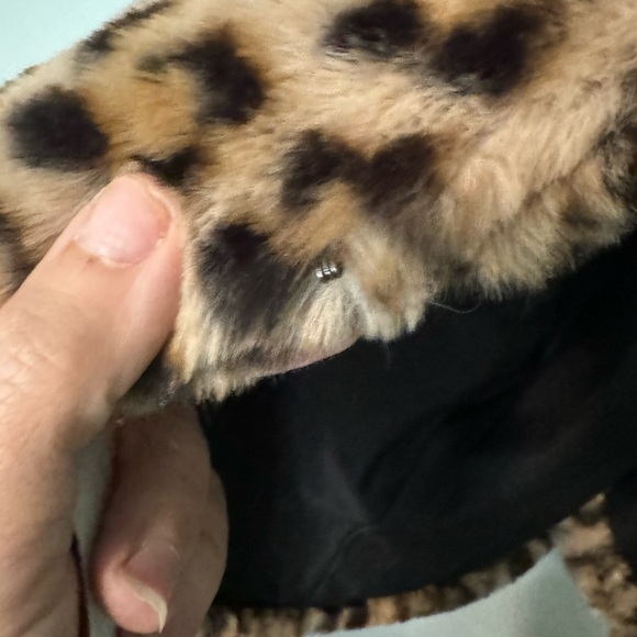 A leopard one size “shawl“ - Picture 4 of 5